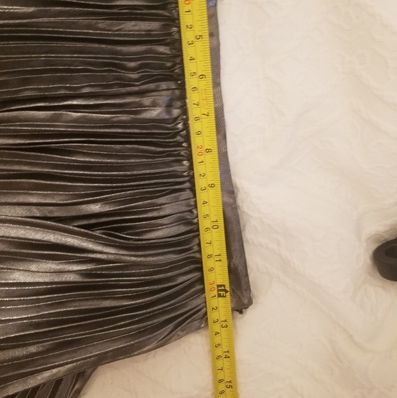 Aritzia Wilfred Bethune Pleated Skirt size 4 - Picture 7 of 7